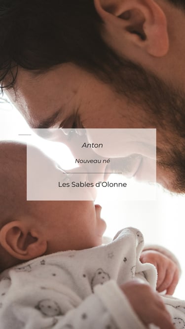 Photographe nouveau-né en France, moment tendre entre un père et son bébé aux Sables-d’Olonne