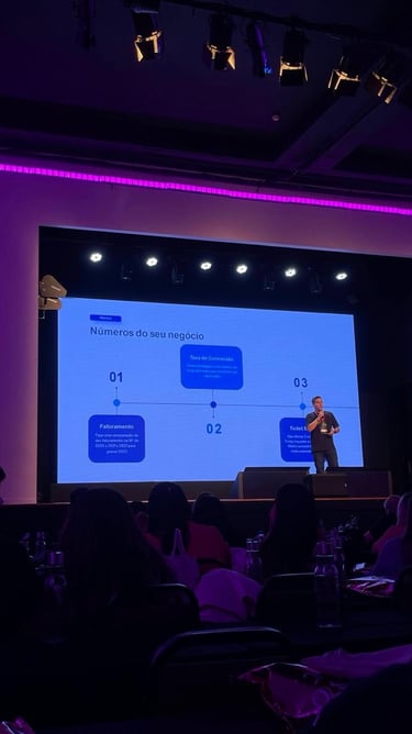 Douglas Silva palestrando no BagyDay sobre estratégias de negócios digitais