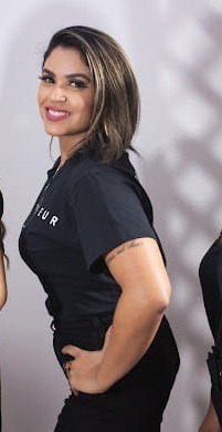 Foto da Raquel para representar uma manicure e pedicure que presta serviços para o salão