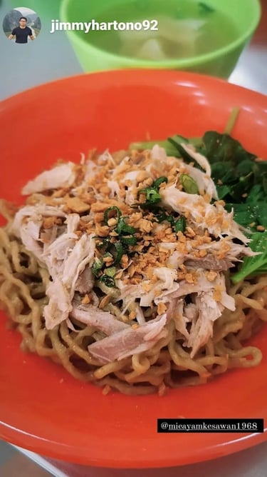 Keseruan makan di Mie Ayam Kesawan rukan osaka pik 2