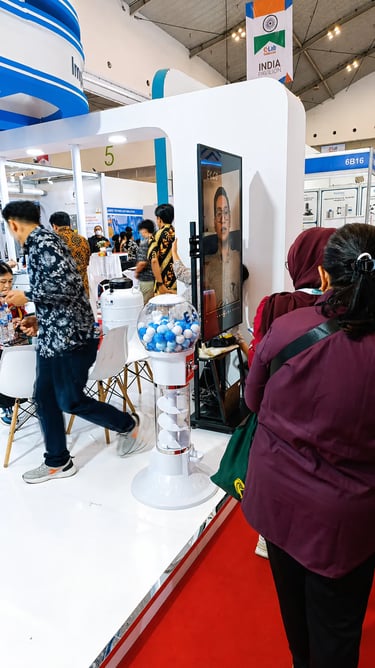 Mesin gacha lollipop di booth PT Esco Utama, Lab Indonesia 2026, ICE BSD City