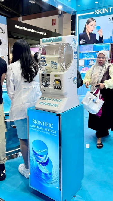 sewa mesin gacha mini putih gachapon di acara jakartaa x beauty