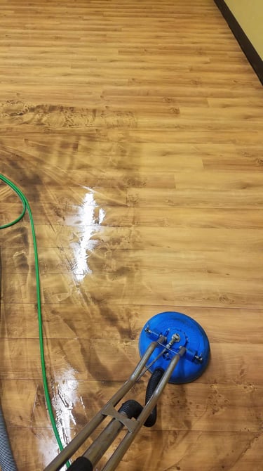 vinyl floor cleaning by Grossbusters
