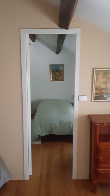 Porte donnant accès à la chambre à coucher du gîte la Petite Corse à Rosis dans le Haut-Languedoc