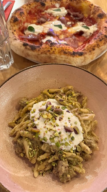 Pâtes aux pistaches avec pizza piquante