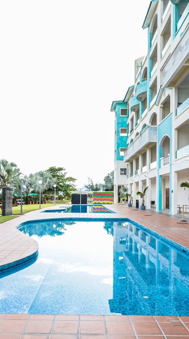 anylodge marina island swimming pool