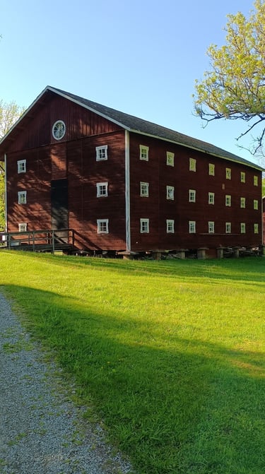 Old barn painted with Dalsberg red barn paint