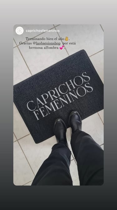 Felpudo personalizado con logo indumentaria caprichos