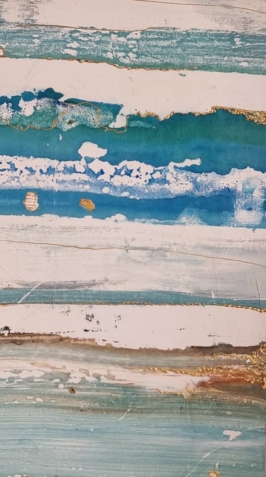 tableau abstrait évoquant les vagues conçu avec des collages de papier destinés à la calligraphie