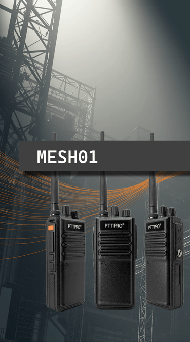 Banner con fondo industrial mostrando tres radios MESH de PTTPRO