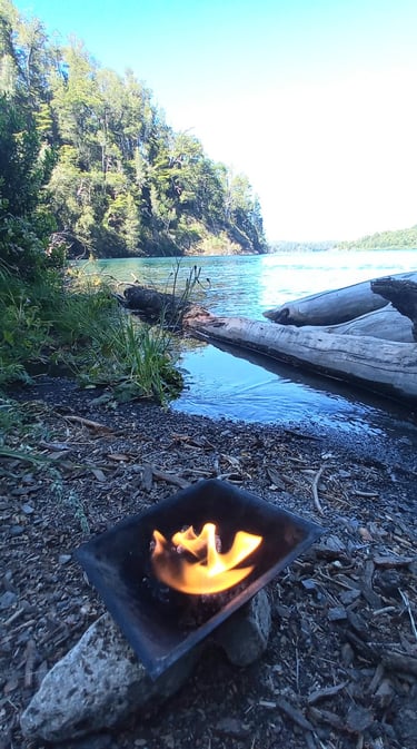fuego homa frente a lago nahuel huapi bariloche argentina