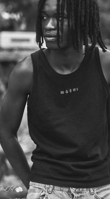 Portrait réalisé en lumière naturelle dans Perpignan, style urban avec model homme 66