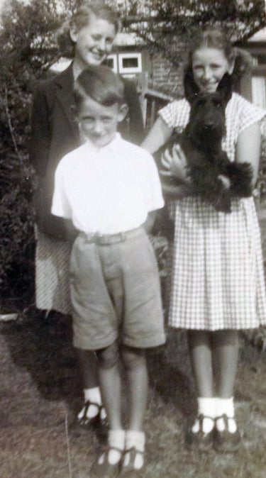 Pat, Susan and Andrew Avard, 16 Ravenswood Avenue, Tunbridge Wells TN2 3SG