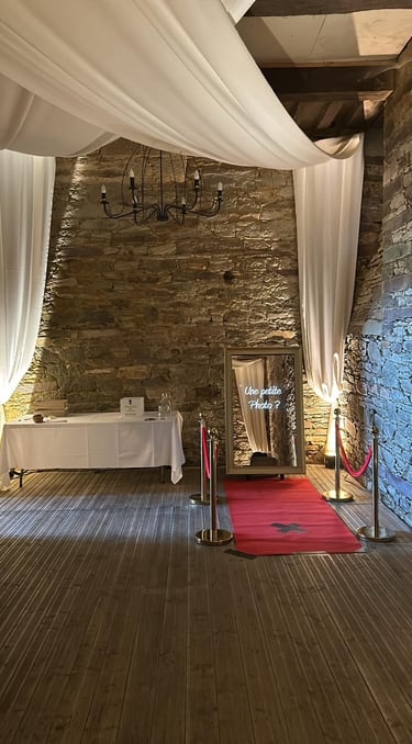 Le photobooth de pixtoevent dans un cadre magnifique pour un mariage dans un chateau
