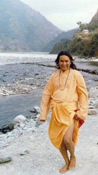 Babaji al Fiume Gotam Ganga