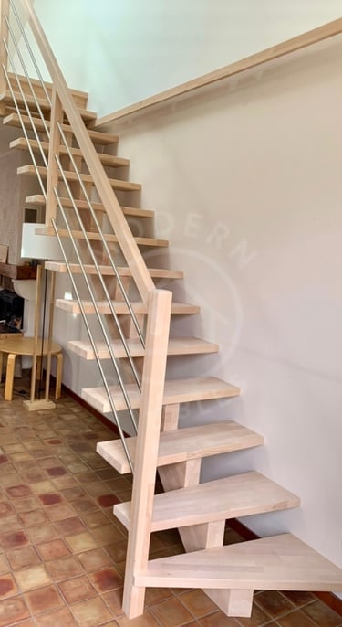 Escalier droit sur limon central en bois 