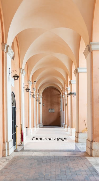 Arcades à Rome, architecture lumineuse et graphique, voyage photo dans le sud de la France
