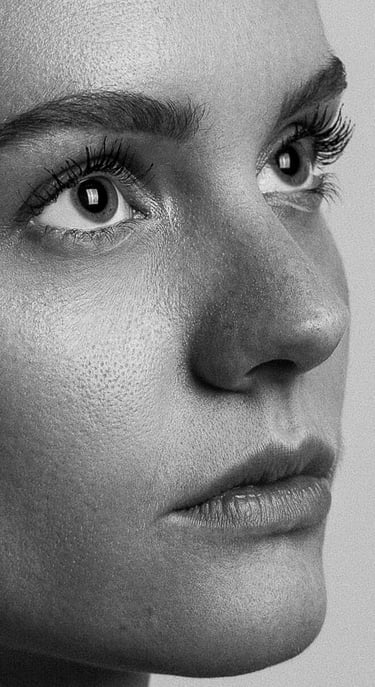 photographie beauté en close up avec retouche de peau parfaite