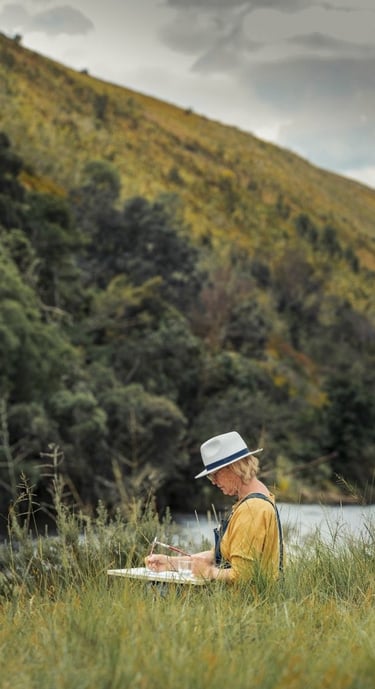 Artist painting outdoors at Swellendam Art and Photography Retreat.