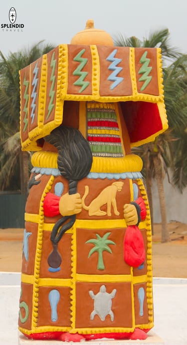 représentation  Egungun, Porte du Non-Retour, Ouidah