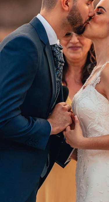 fotografia de boda en granada de una pareja en su ceremonia de elopement en la naturaleza