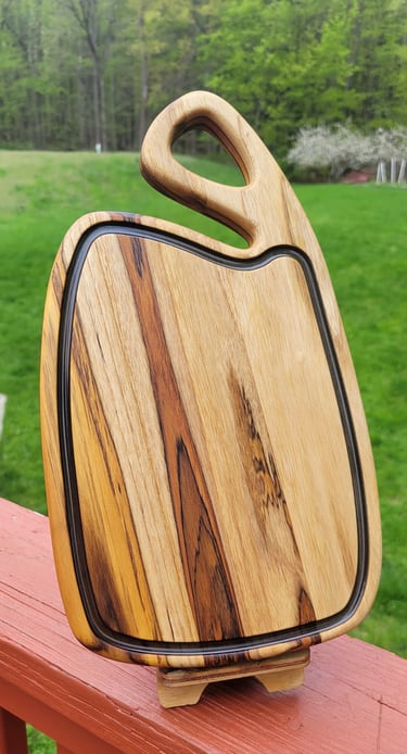handcrafted wooden cutting boards in different sizes and wood types, showing quality craftsmanship.