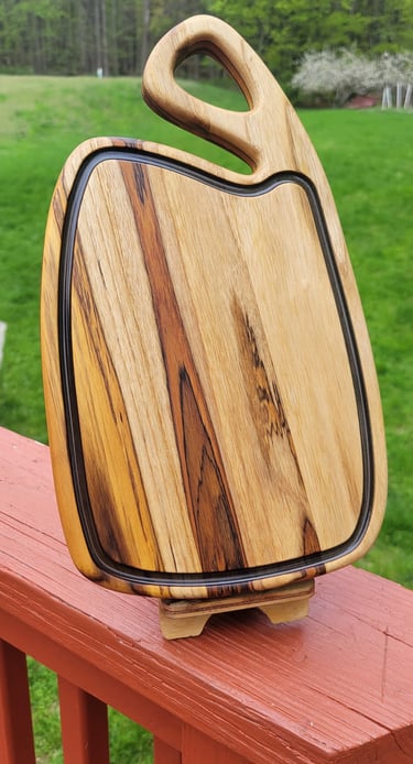 handcrafted wooden cutting boards in different sizes and wood types, showing quality craftsmanship.