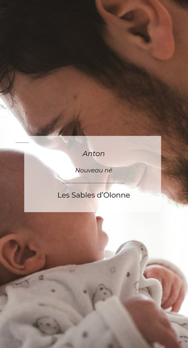 Photographe nouveau-né en France, moment tendre entre un père et son bébé aux Sables-d’Olonne