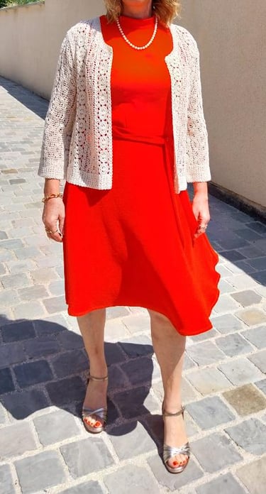 robe de cérémonie sur-mesure accessoirisée