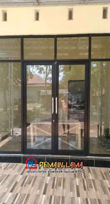 sekat-ruangan-kaca-jember.jpg
