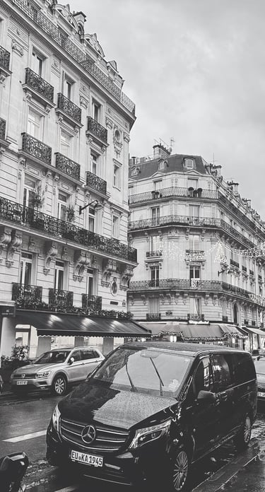 Gloomy, rainy day in the streets of Paris France. Black & White photo by @LVF.LVX