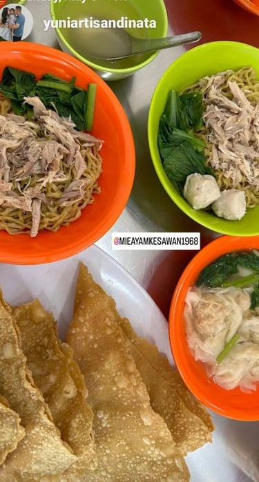 Keseruan makan di Mie Ayam Kesawan rukan osaka pik 2