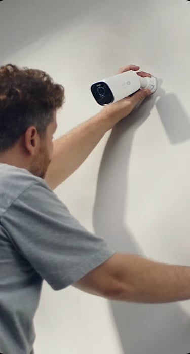 Un especialista en instalaci'on de c'amaras de seguridad de ARGOTECH