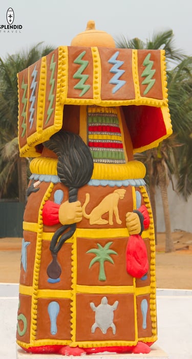 représentation  Egungun, Porte du Non-Retour, Ouidah