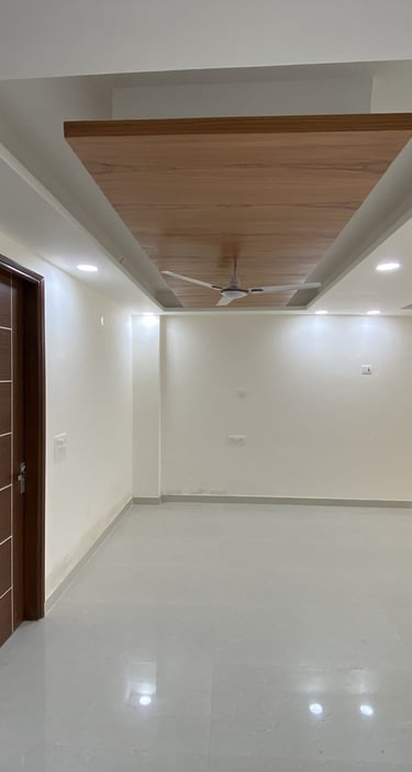 Spacious Living Room of 3 BHK Corner Builder Floor with Multiple Balconies — Chattarpur