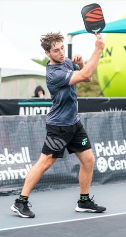Dylan Frazier returning serve