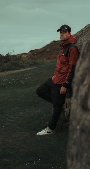 Fotografía de un hombre en el Monte de San Pedro