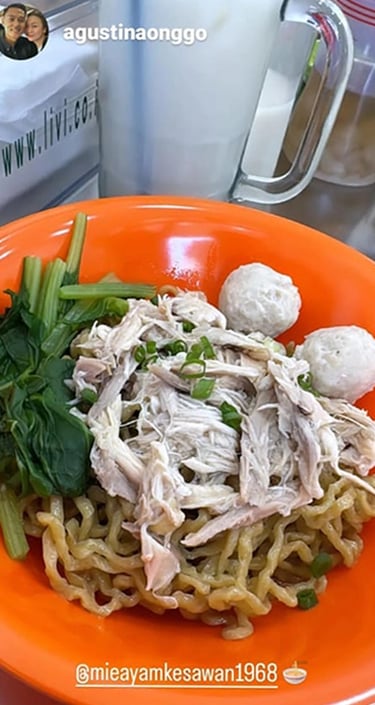 Keseruan makan di Mie Ayam Kesawan rukan osaka pik 2