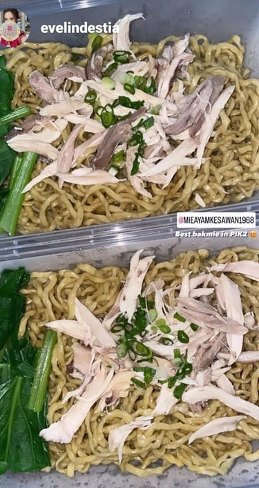 Keseruan makan di Mie Ayam Kesawan rukan osaka pik 2