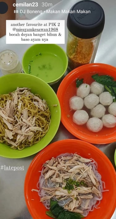 Keseruan makan di Mie Ayam Kesawan rukan osaka pik 2