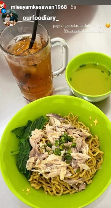 Keseruan makan di Mie Ayam Kesawan rukan osaka pik 2