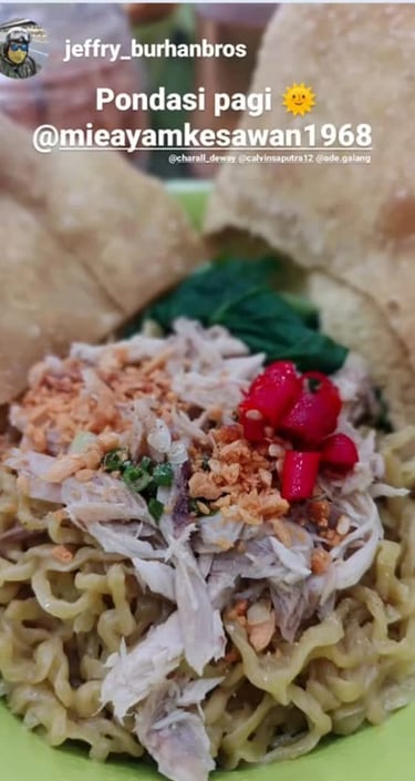 Keseruan makan di Mie Ayam Kesawan rukan osaka pik 2