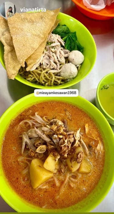 Keseruan makan di Mie Ayam Kesawan rukan osaka pik 2