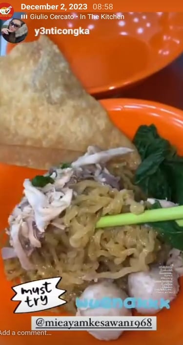 Keseruan makan di Mie Ayam Kesawan rukan osaka pik 2