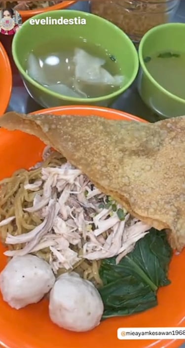 Keseruan makan di Mie Ayam Kesawan rukan osaka pik 2