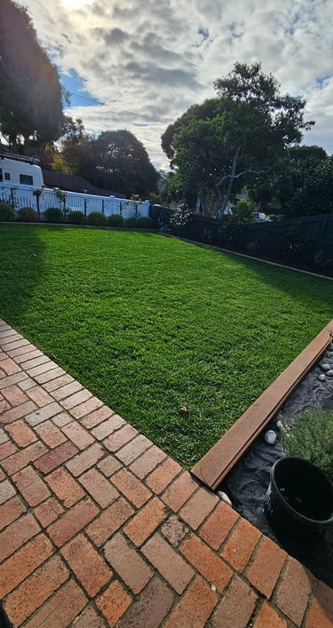 Landscaping, Lawn mowing, edging & all Gardening maintenance services