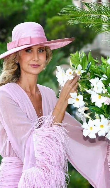 refined hair and makeup with Lady Victoria fashion influence