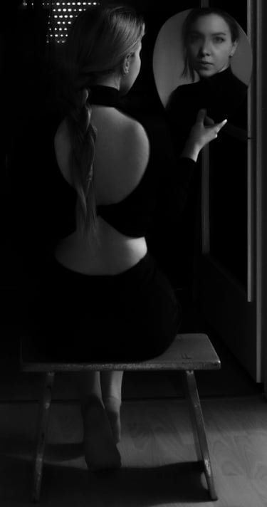 Anita Papp’s mirror-reflected self-portrait, capturing psychological distortion and the tension betw