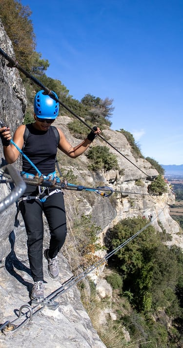 Noia en un pont tibetà
