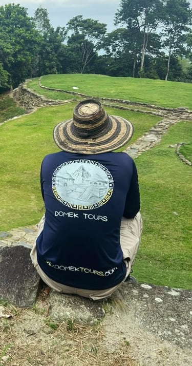 A local guide sitting at Bunkuany, the alternative lost city.